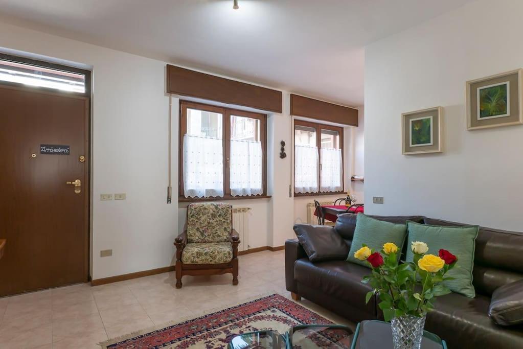 Appartement Le Rose à Venegono Superiore Extérieur photo